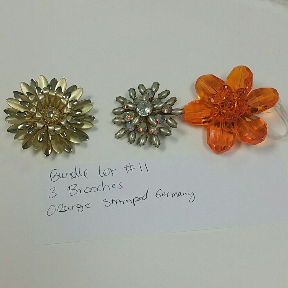 Bundle of 3 vintage brooche pins